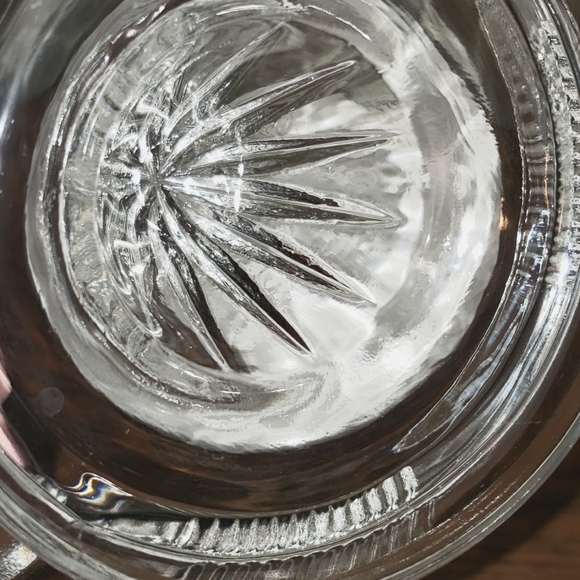 🍊Vintage Ribbed Heavy Glass Citrus Hand Juicer🍊 - Picture 3 of 3